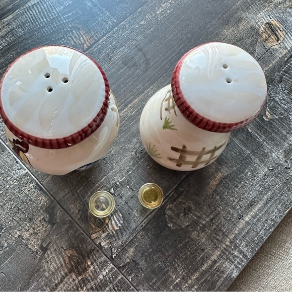 Like new Ceramic Vintage Rooster Salk and Pepper shakers - Picture 4 of 5